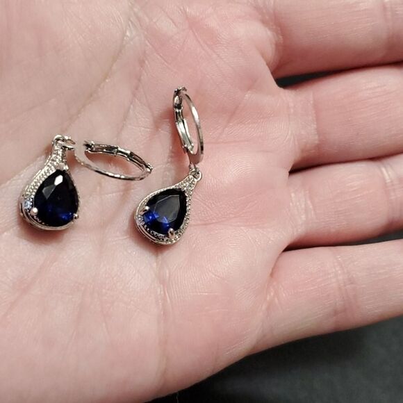 Jewelry - Silver tone blue rhinestone earrings